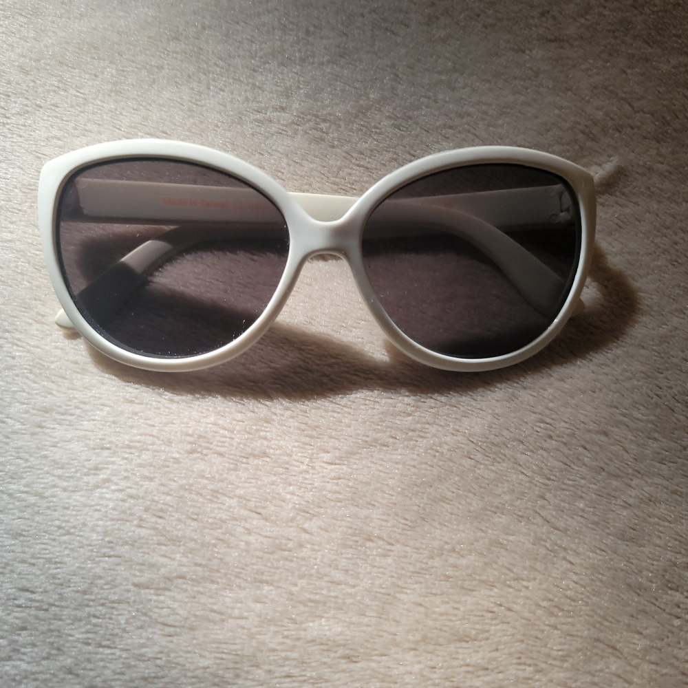 Carter's Baby Girl White Sunglasses Size 0-24 Months